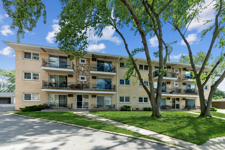 17421 70th AVE #2W, Tinley Park, IL 60477