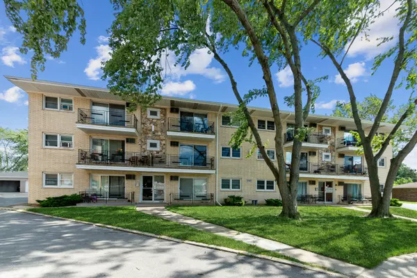 17421 70th AVE #2W, Tinley Park, IL 60477