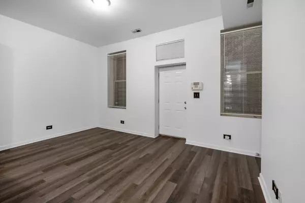 Chicago, IL 60637,4254 S Cottage Grove AVE #2S