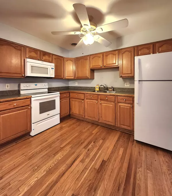 Oak Park, IL 60302,244 S Marion ST #2B