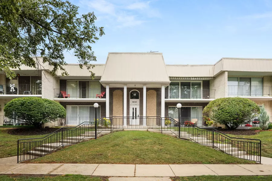 9820 S Karlov AVE #D, Oak Lawn, IL 60453