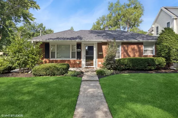 132 MOHAWK DR, Clarendon Hills, IL 60514