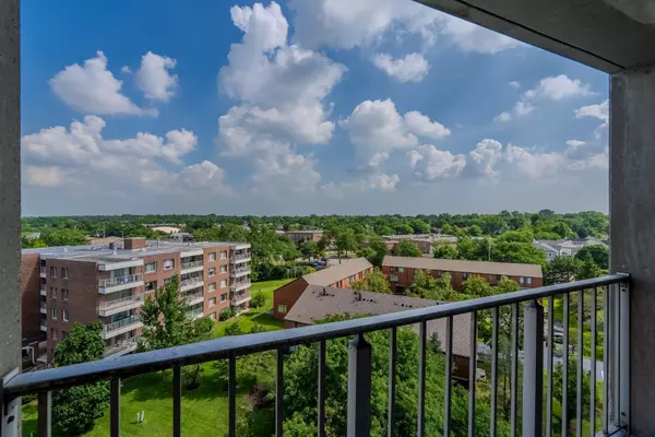 Glenview, IL 60025,3925 TRIUMVERA DR #9B