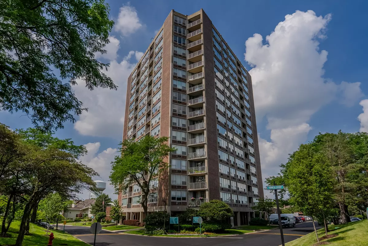 Glenview, IL 60025,3925 TRIUMVERA DR #9B
