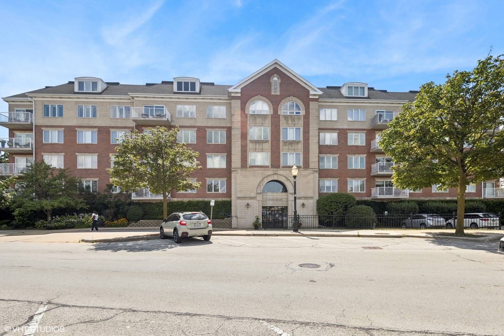 14 S Ashland AVE #305, La Grange, IL 60525