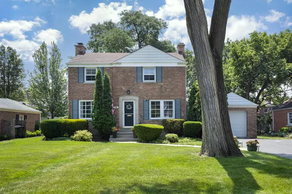 2227 Linneman ST, Glenview, IL 60025