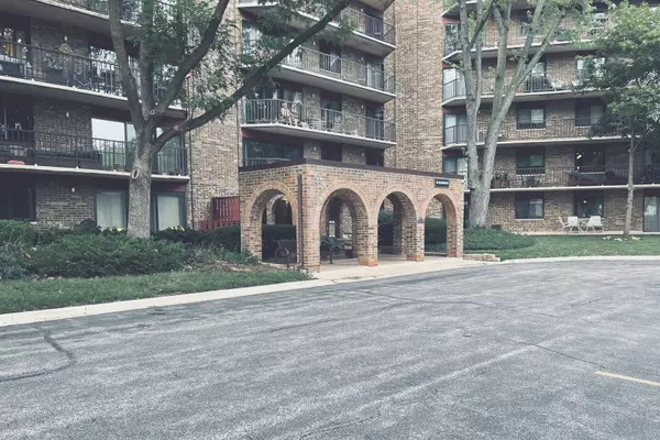 Palatine, IL 60074,35 S Baybrook DR #201