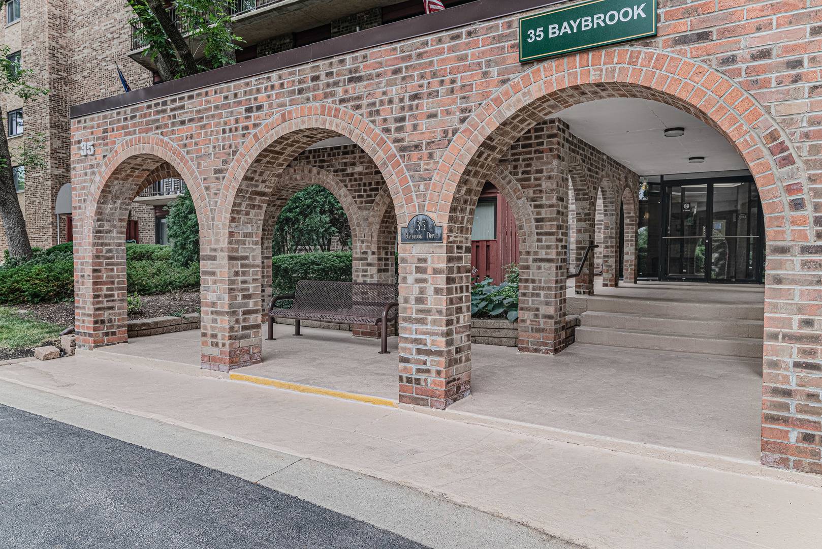 Palatine, IL 60074,35 S Baybrook DR #201