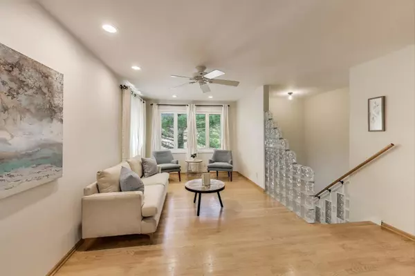 Arlington Heights, IL 60004,111 S Brighton PL