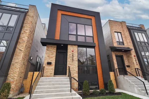 2047 W Race AVE, Chicago, IL 60612