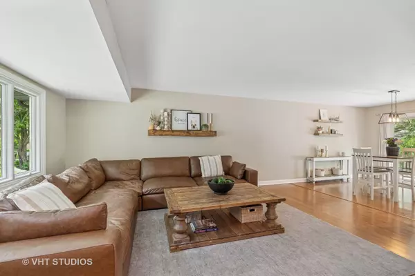 Libertyville, IL 60048,179 Acorn LN