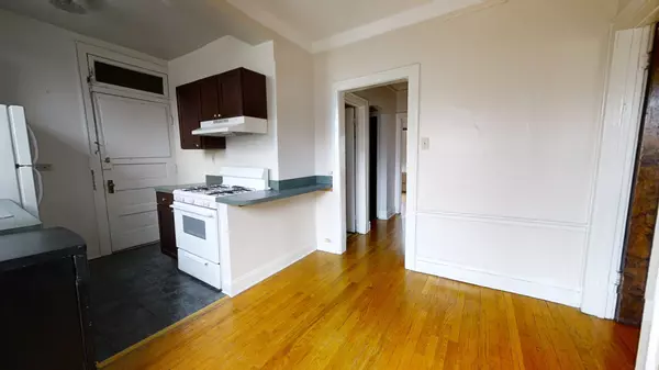 Evanston, IL 60202,822 Reba PL #2S