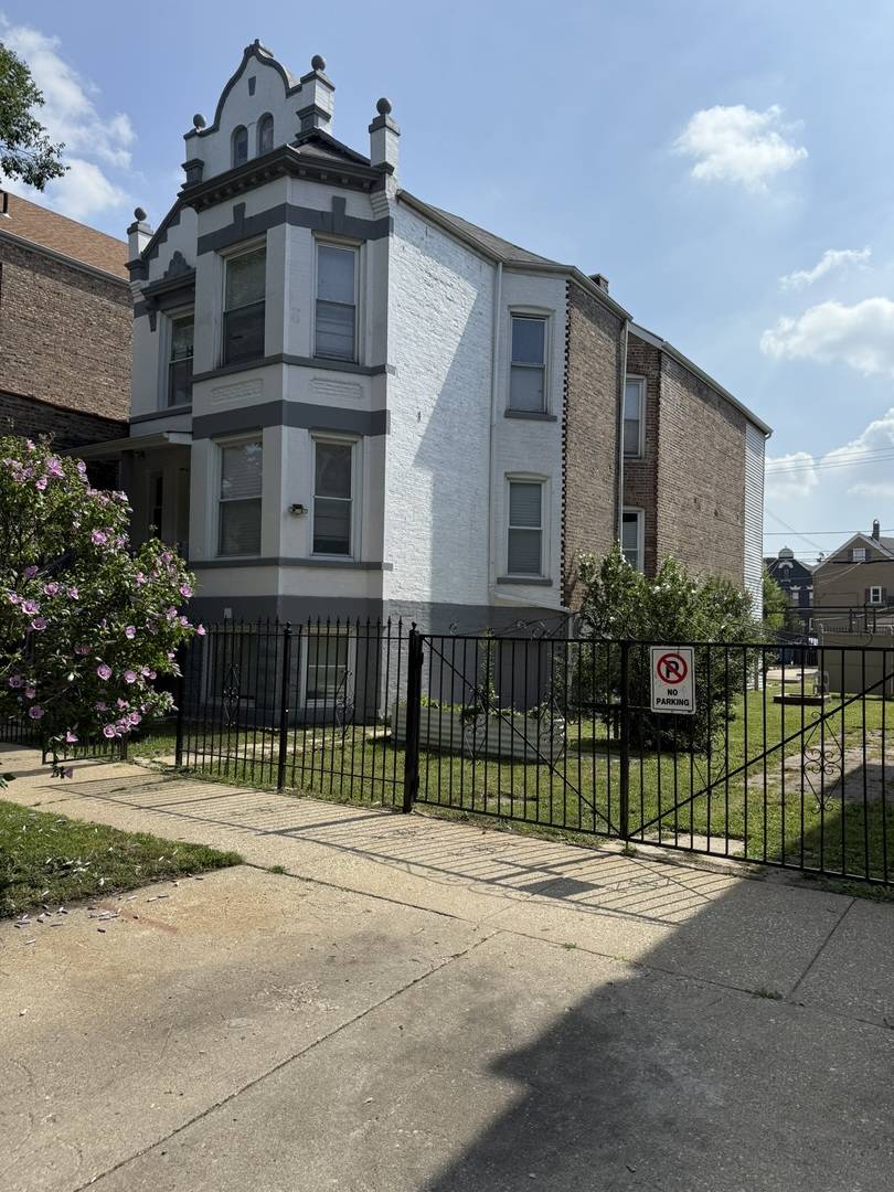 Chicago, IL 60623,2407 S Trumbull AVE