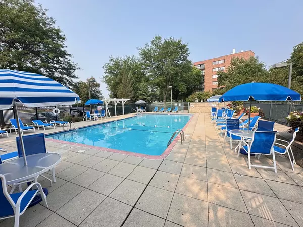 Hoffman Estates, IL 60169,1840 Huntington BLVD #212
