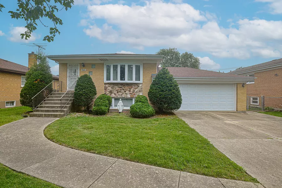 541 WILLOW RD, Elmhurst, IL 60126