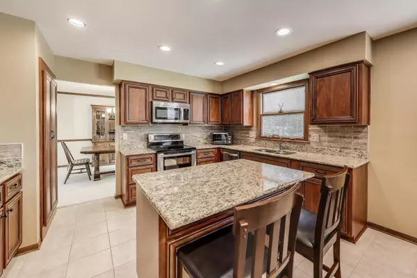 Hoffman Estates, IL 60067,428 W Wilshire DR