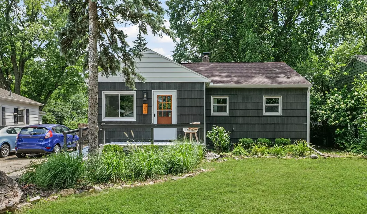 Urbana, IL 61801,707 E Fairlawn DR