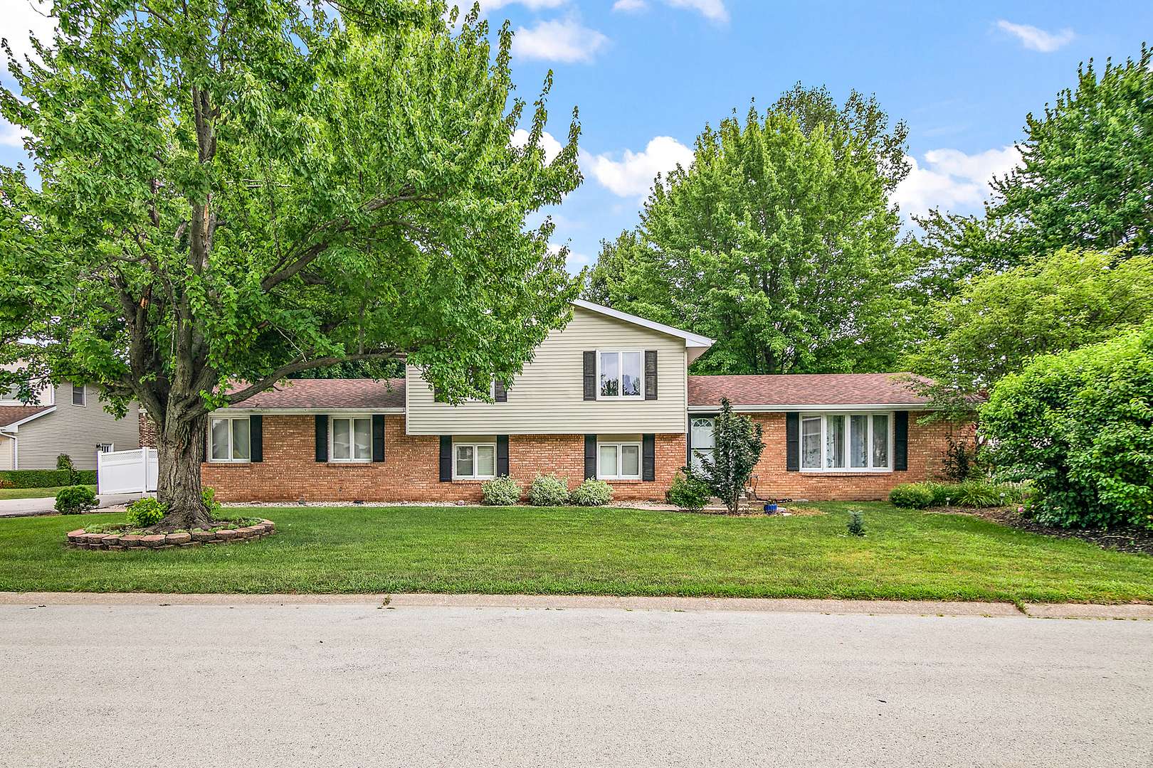 160 Nottingham LN, Bourbonnais, IL 60914