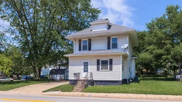 704 E Oakland AVE, Bloomington, IL 61701