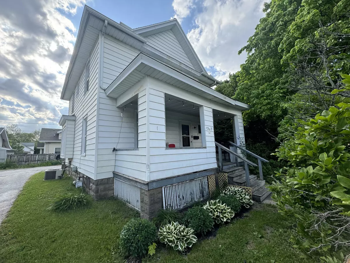 Bloomington, IL 61701,1309 S Main ST
