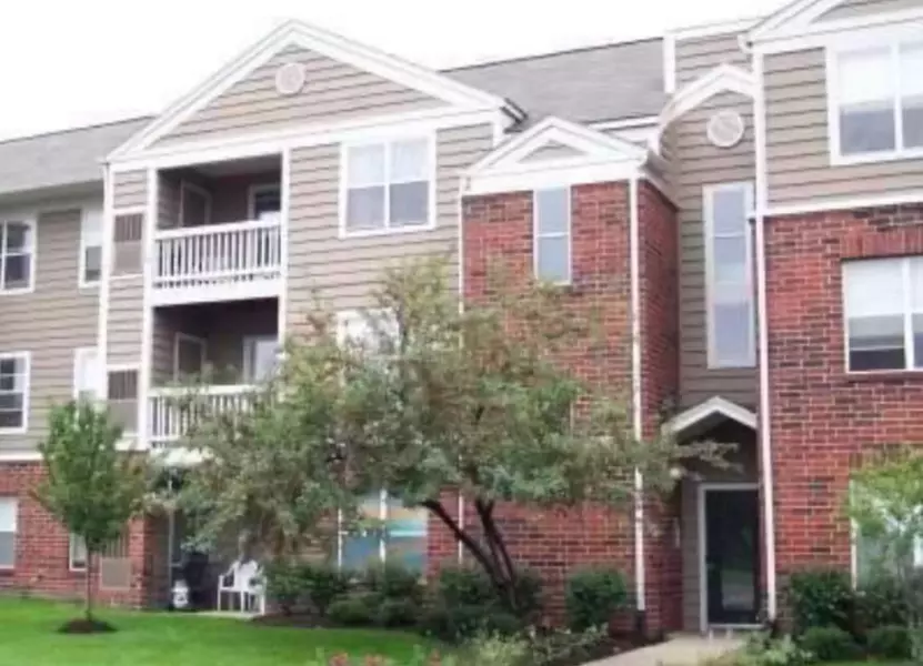 125 Glengarry DR #8-301, Bloomingdale, IL 60108