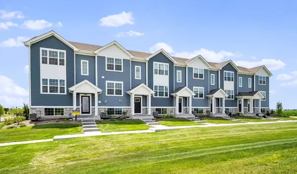 1415 Oakfield LN, Pingree Grove, IL 60140