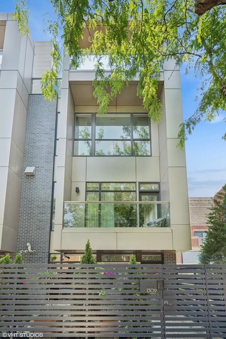 Chicago, IL 60614,1309 W Diversey Pkwy