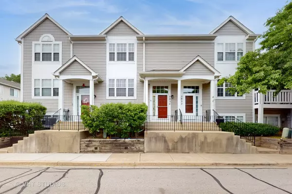 2834 Shelly LN, Aurora, IL 60504