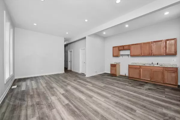 Chicago, IL 60621,7305 S Harvard AVE