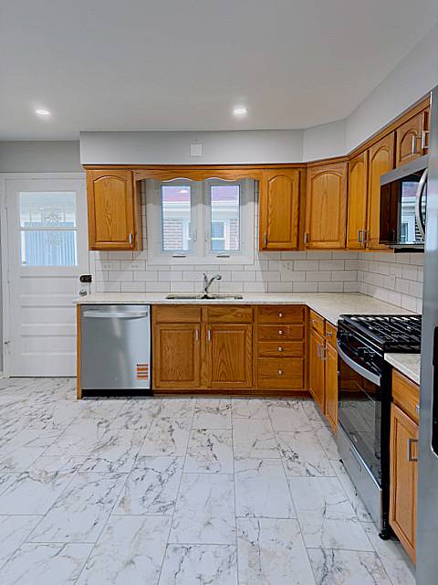 Lincolnwood, IL 60712,7115 N Hamlin AVE