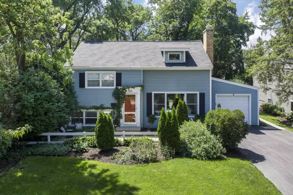 1184 Cedar LN, Northbrook, IL 60062