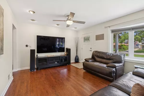 Villa Park, IL 60181,840 S Ardmore AVE