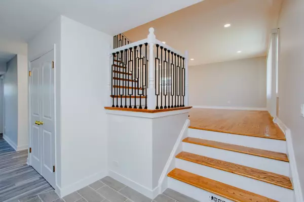 Des Plaines, IL 60018,1533 Webster LN