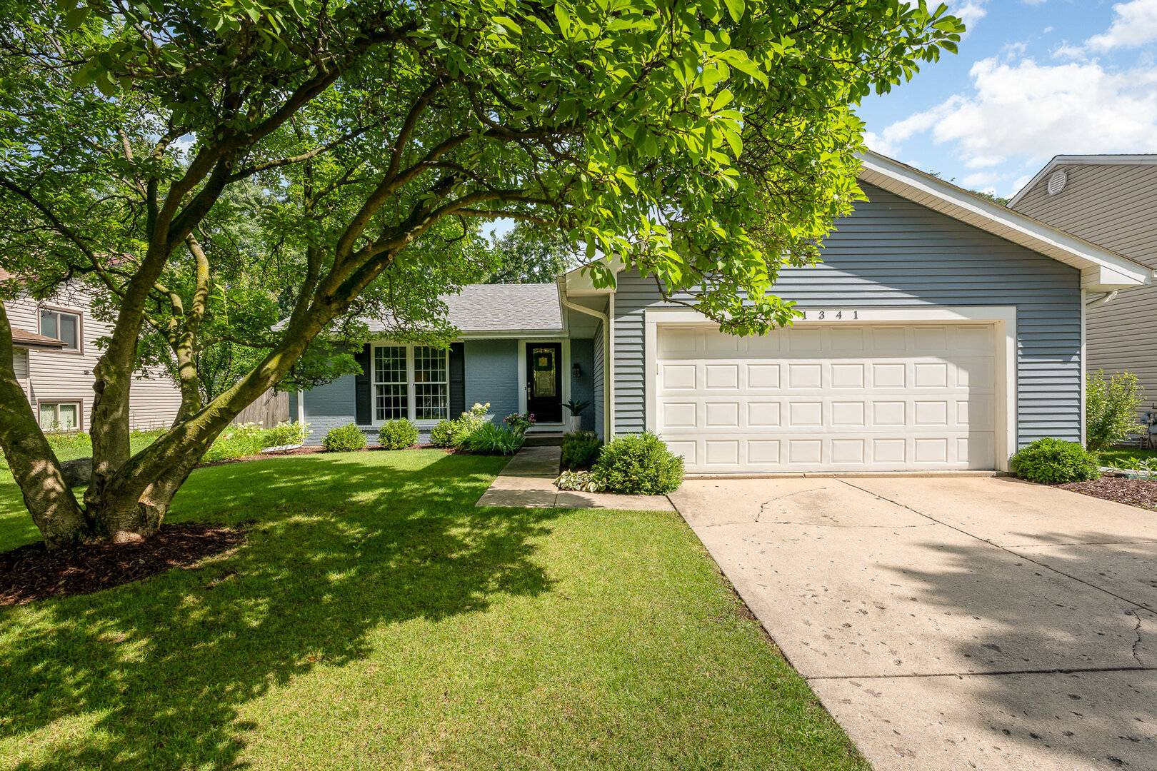 1341 Sunnybrook DR, Naperville, IL 60540