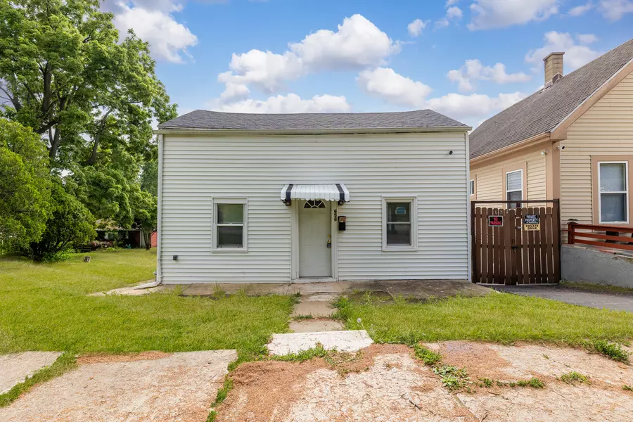 656 Summit ST, Joliet, IL 60435