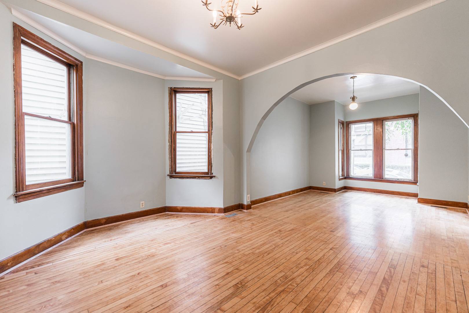 Chicago, IL 60647,2735 W Saint Georges CT