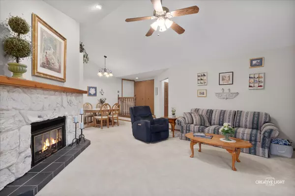 Willowbrook, IL 60527,714 Maplewood CT #2C