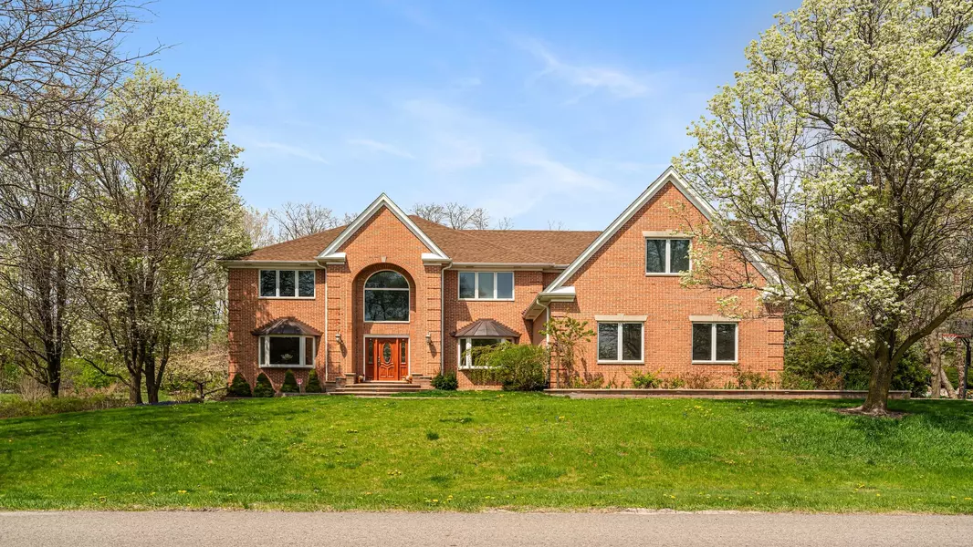 25909 N Arrowhead DR, Mundelein, IL 60060