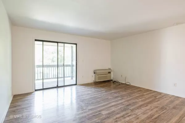 Crystal Lake, IL 60014,568 Somerset LN #7