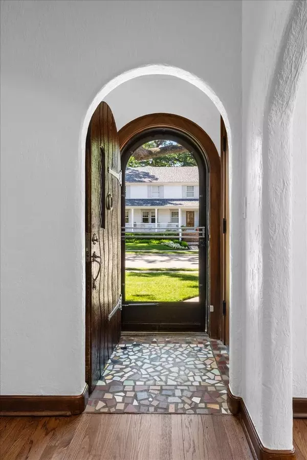 Libertyville, IL 60048,304 Laurel AVE