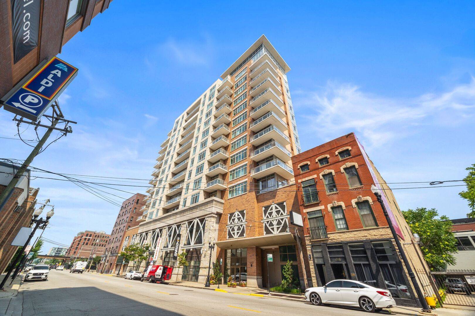 230 W Division ST #1201, Chicago, IL 60610