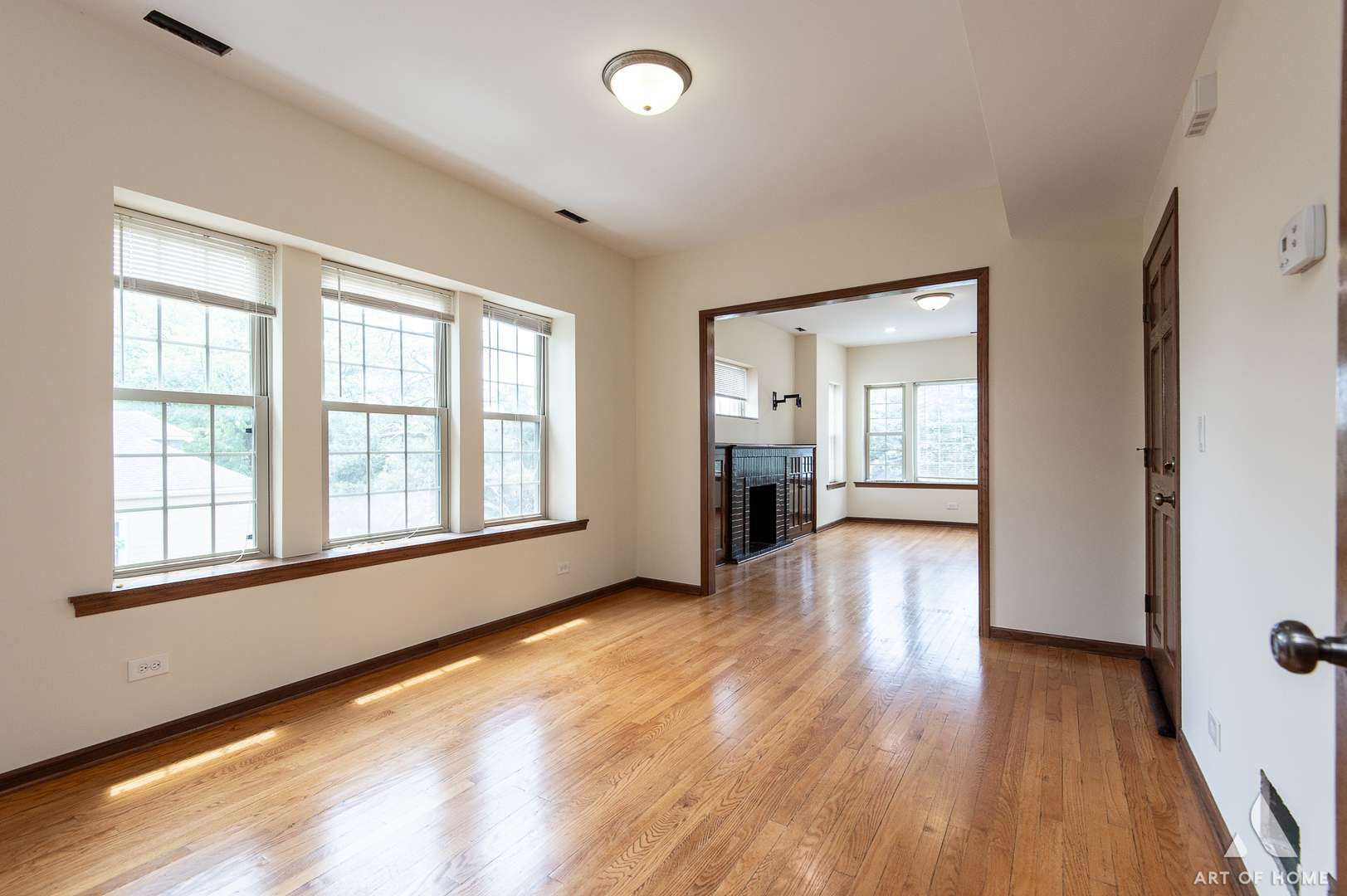 Chicago, IL 60641,3301 N Kilbourn AVE #2