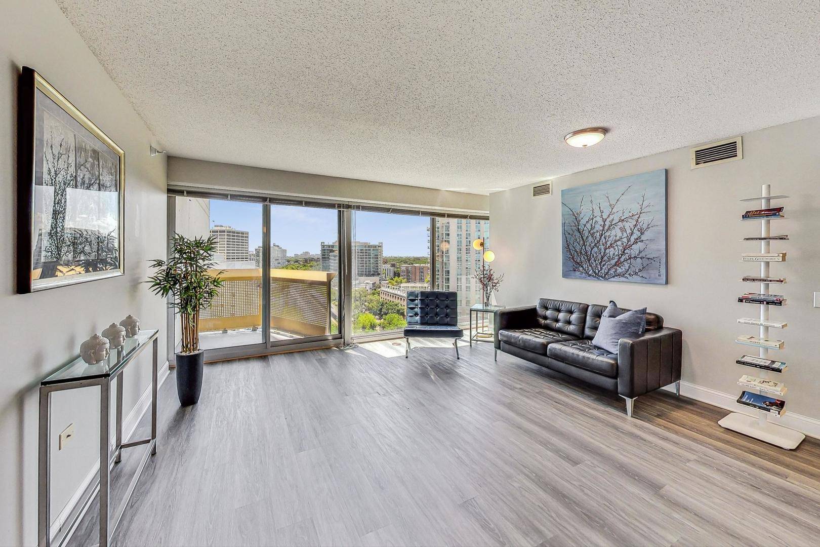 Evanston, IL 60201,1720 Maple AVE #1270