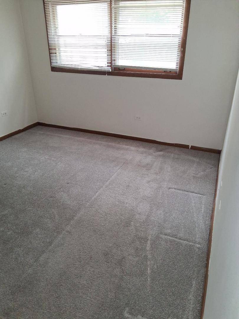 Niles, IL 60714,8854 N Chester AVE #1S