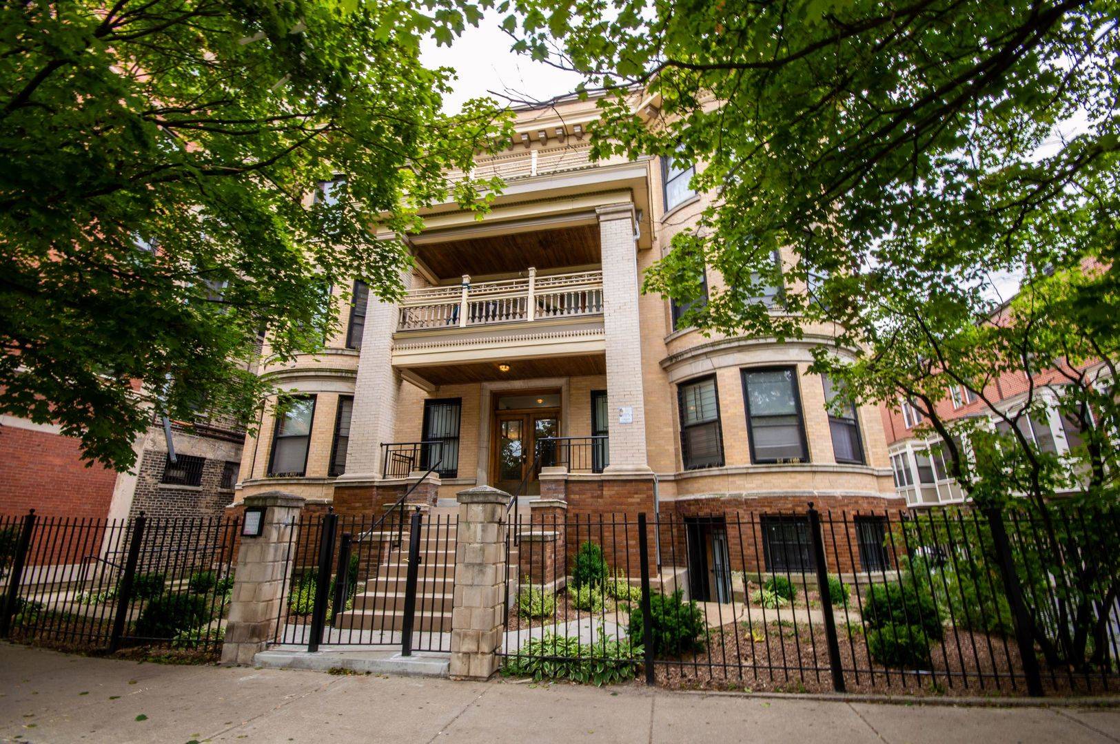 849 W Sheridan RD #1, Chicago, IL 60613