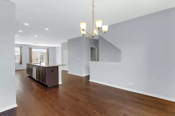 Morton Grove, IL 60053,406 Prairie CT