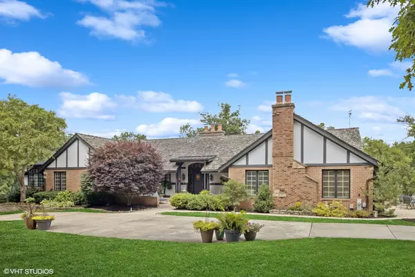 1030 CRESCENT BLVD, Glen Ellyn, IL 60137