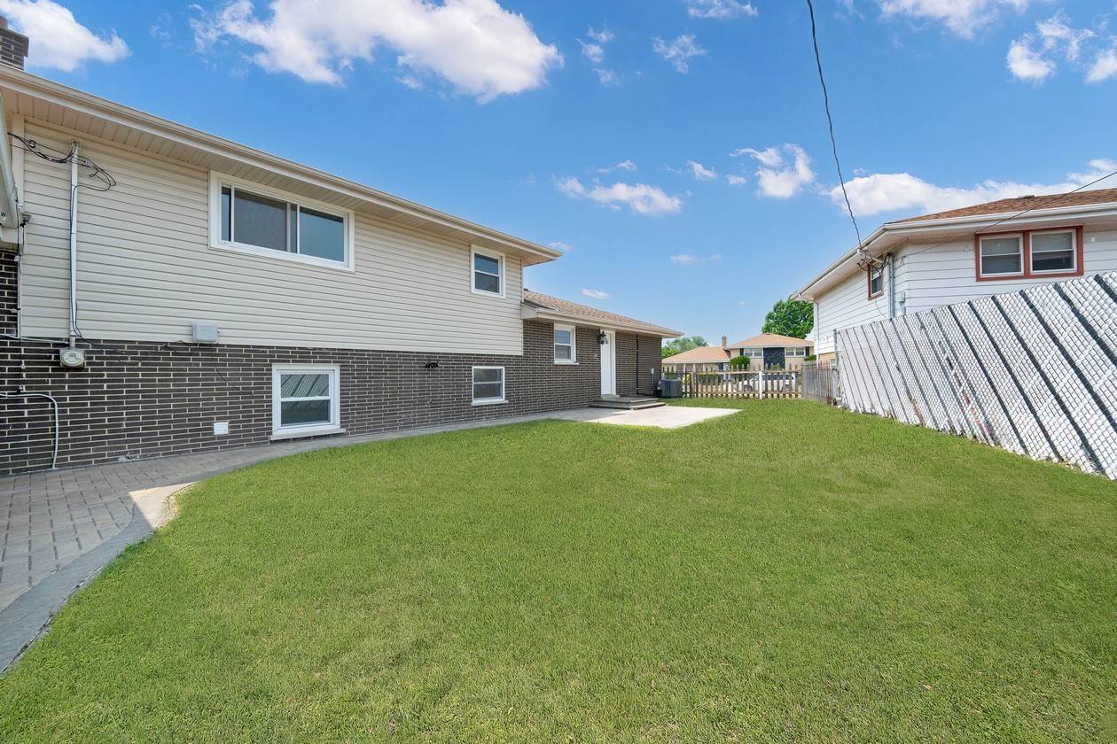South Holland, IL 60473,924 E 169th ST
