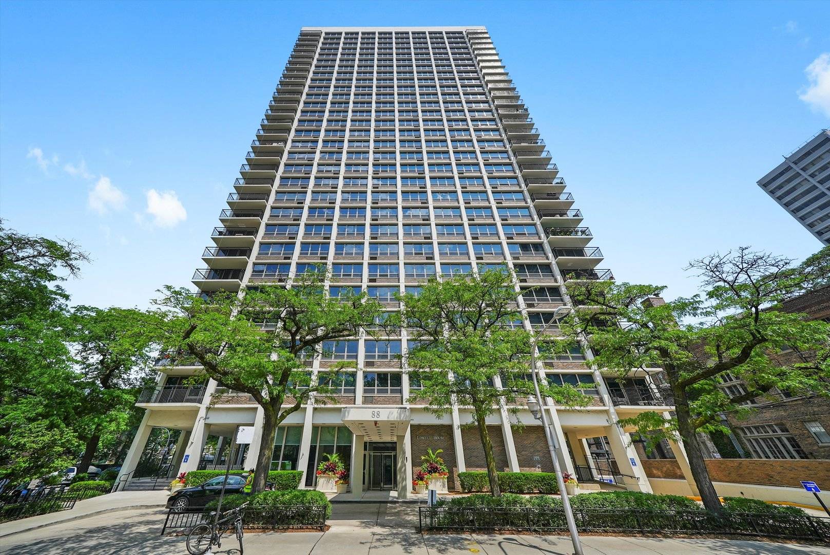 88 W Schiller ST #1405, Chicago, IL 60610