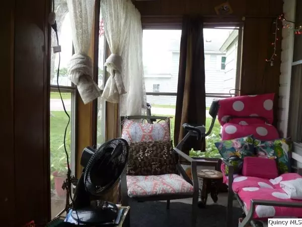 La Harpe, IL 61450,105 W 3rd AVE